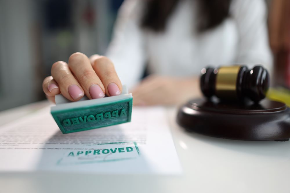 Federal Judge OKs Altria, Juul Class Action