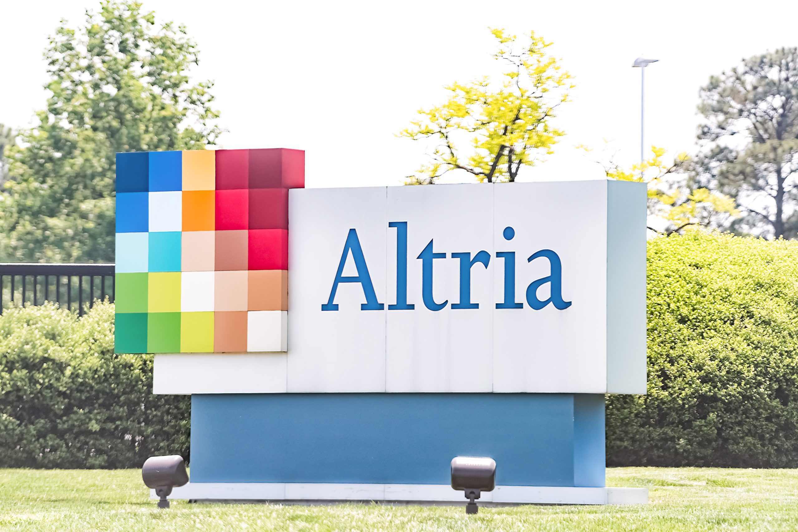 Altria Down 5.7% in First Quarter