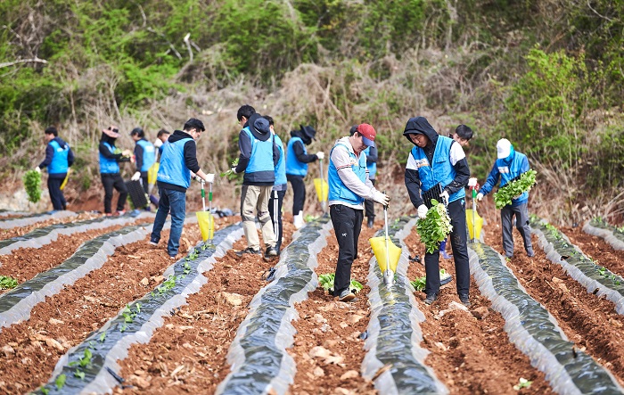 KT&G Supports Farmers